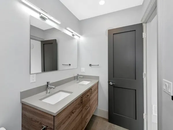 $3,200 | 142 Willard Street, Unit 7, Quincy, MA 02169