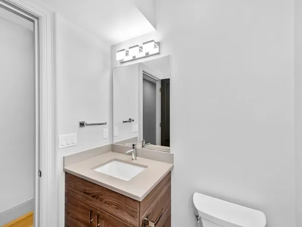 $3,200 | 142 Willard Street, Unit 7, Quincy, MA 02169