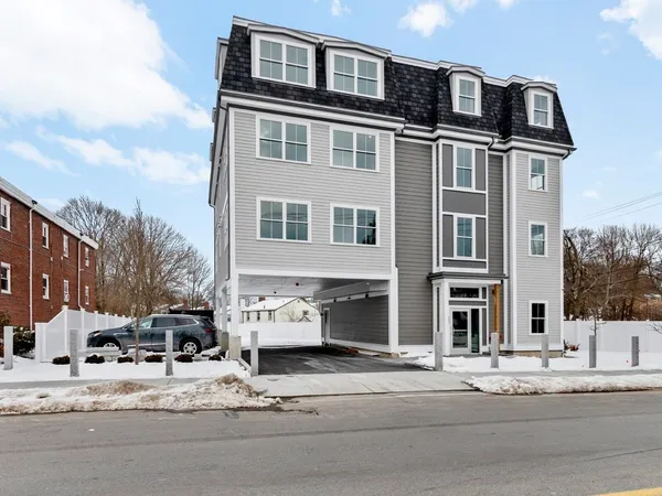 $3,200 | 142 Willard Street, Unit 7, Quincy, MA 02169
