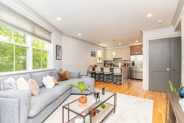 $3,200 | 142 Willard Street, Unit 7, Quincy, MA 02169