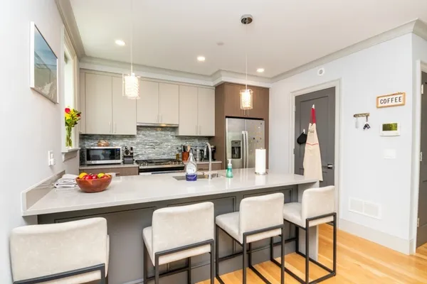 $3,200 | 142 Willard Street, Unit 7, Quincy, MA 02169