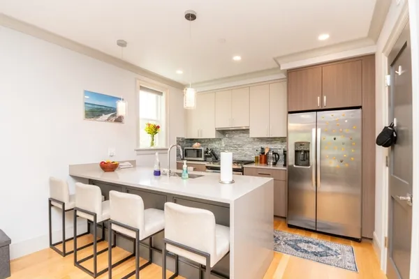 $3,200 | 142 Willard Street, Unit 7, Quincy, MA 02169