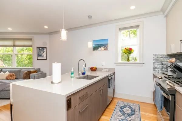 $3,200 | 142 Willard Street, Unit 7, Quincy, MA 02169