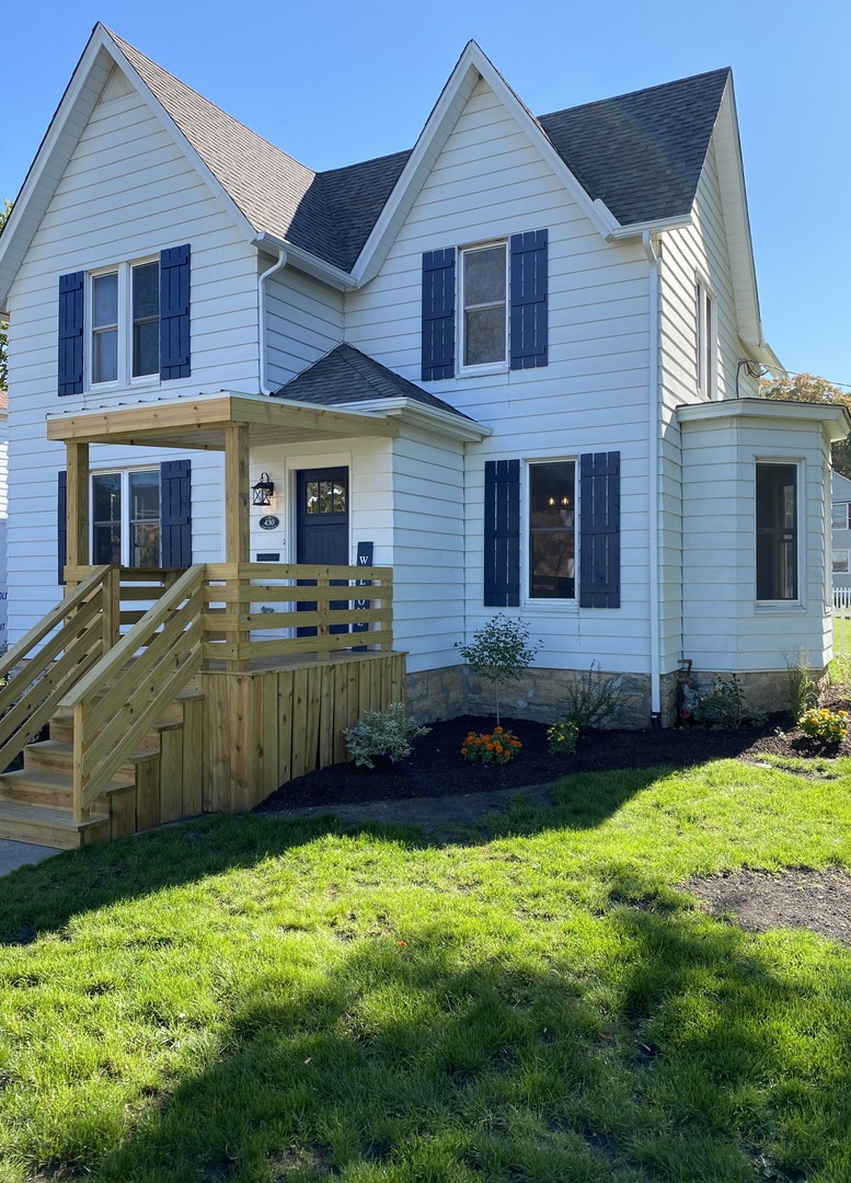 430 South 1st Street DeKalb, IL 60115 - Photo 4 of 34 a front view of a house with a yard