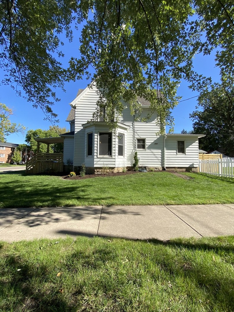 430 South 1st Street DeKalb, IL 60115 - Photo 5 of 34 a front view of a house with a yard and garage