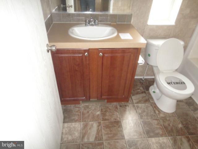 53 Relative Way Falling Waters, WV 25419 - Photo 11 of 27 Bath
