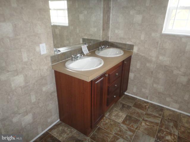 53 Relative Way Falling Waters, WV 25419 - Photo 15 of 27 Bath (Master)