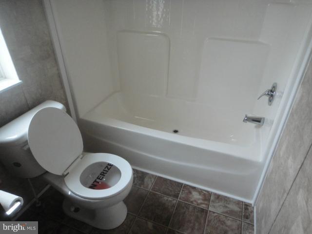 53 Relative Way Falling Waters, WV 25419 - Photo 17 of 27 Bath