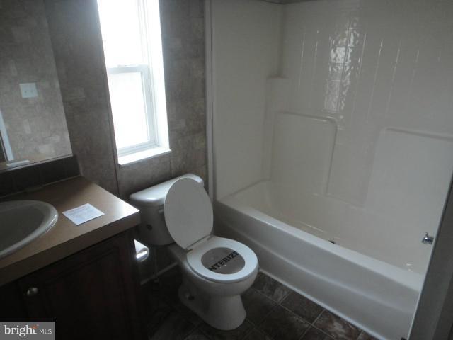 53 Relative Way Falling Waters, WV 25419 - Photo 23 of 27 Bath