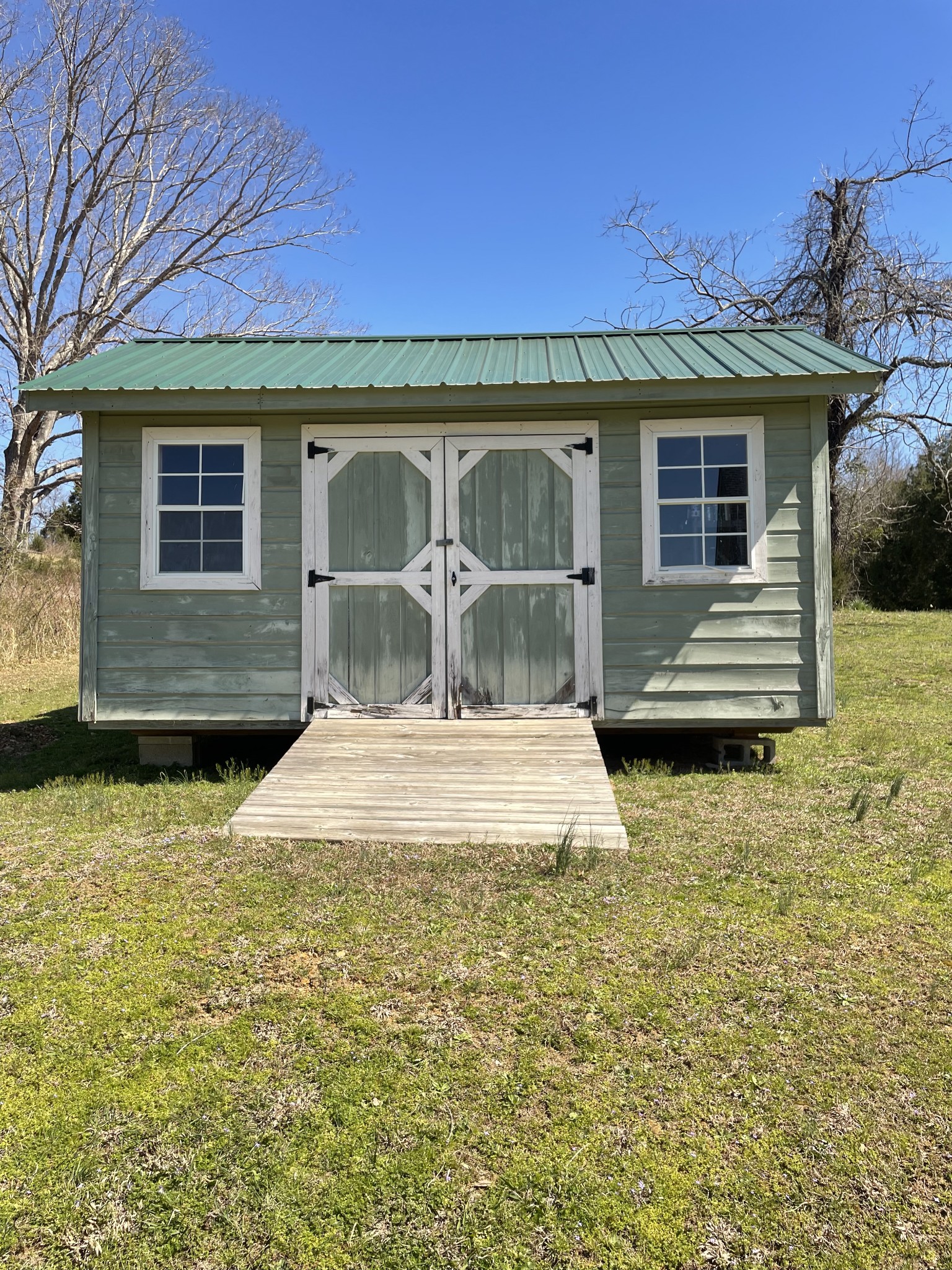 528 Matlock Road Charlotte, TN 37036 - Photo 6 of 26 a view of a house with a outdoor space