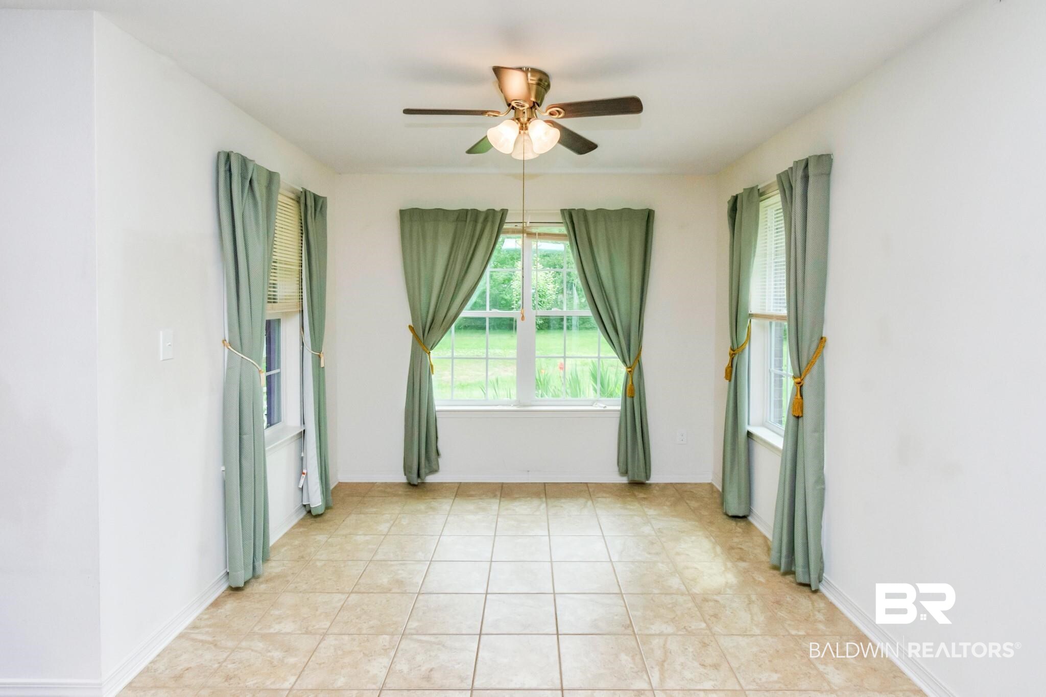 5637 Howells Ferry Road Mobile, AL 36618 - Photo 5 of 31