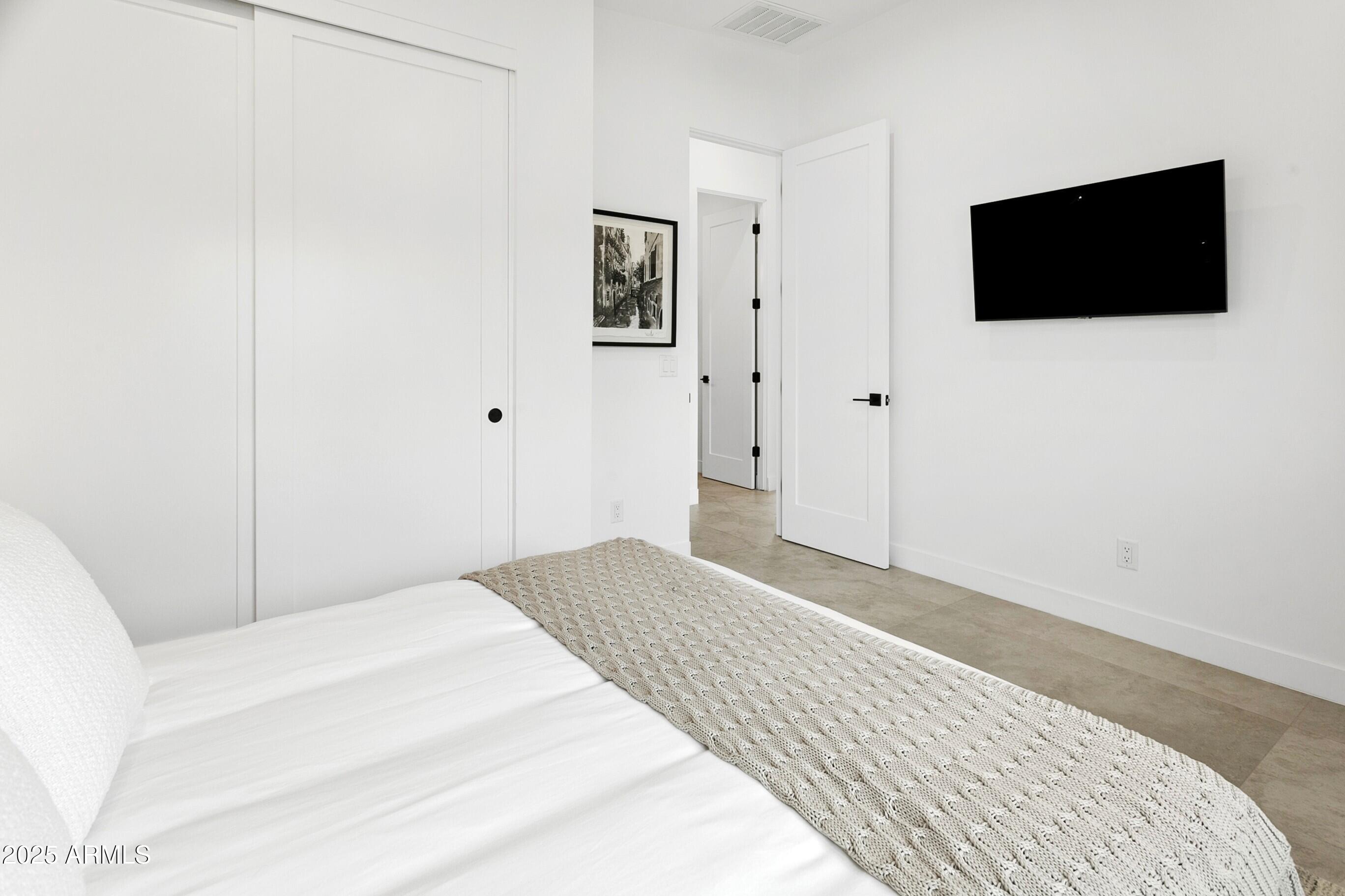 4002 North 33rd Place Phoenix, AZ 85018 - Photo 45 of 80 a bedroom with a flat screen tv and a wall painting