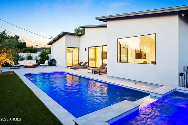 $1,955,000 | 4002 North 33rd Place, Phoenix, AZ 85018