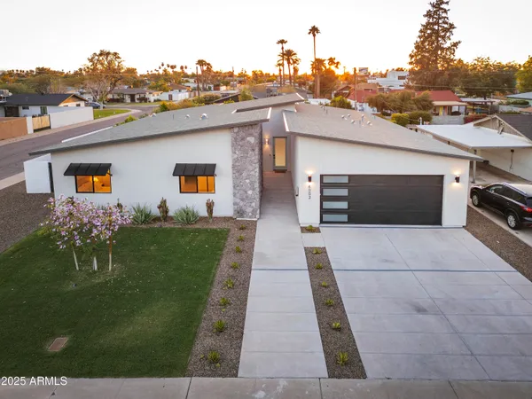 $1,955,000 | 4002 North 33rd Place, Phoenix, AZ 85018