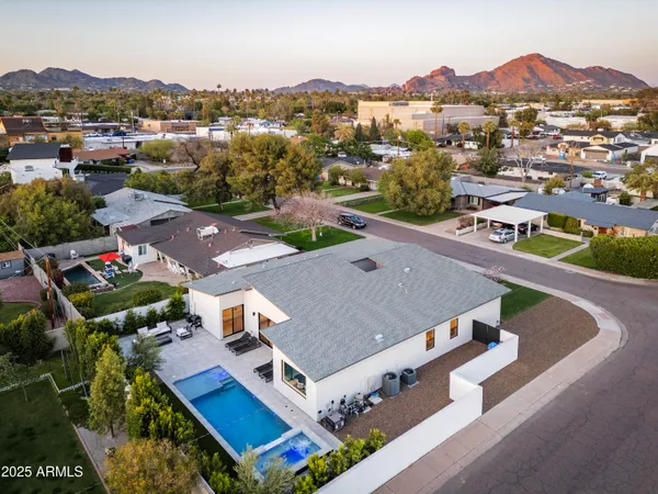 $1,955,000 | 4002 North 33rd Place, Phoenix, AZ 85018