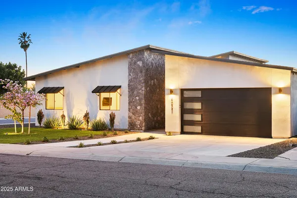 $1,955,000 | 4002 North 33rd Place, Phoenix, AZ 85018