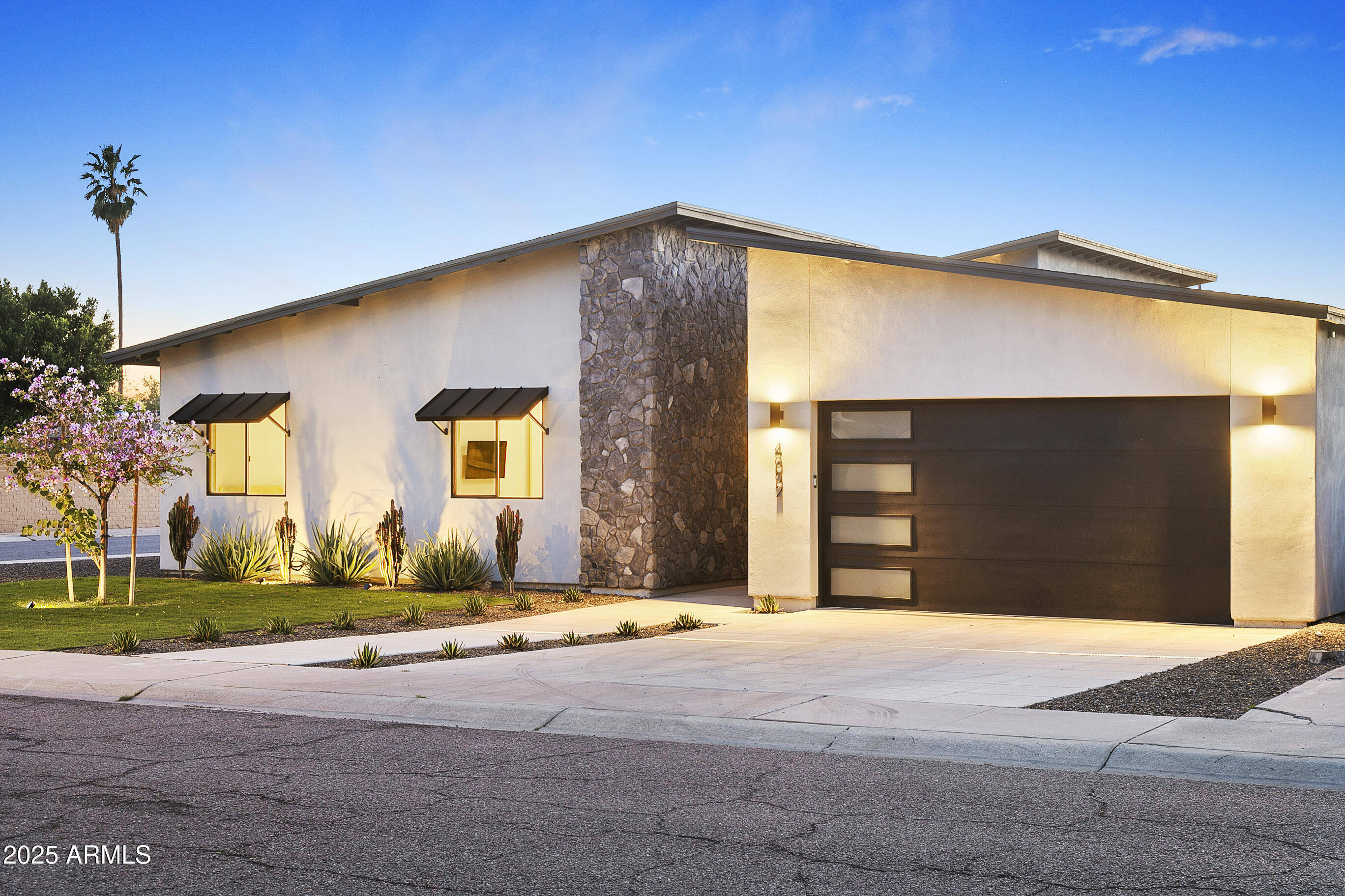 4002 North 33rd Place Phoenix, AZ 85018 - Photo 76 of 80 a front view of a house