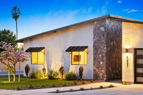 $1,955,000 | 4002 North 33rd Place, Phoenix, AZ 85018