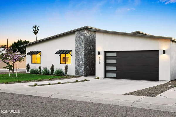 $1,955,000 | 4002 North 33rd Place, Phoenix, AZ 85018