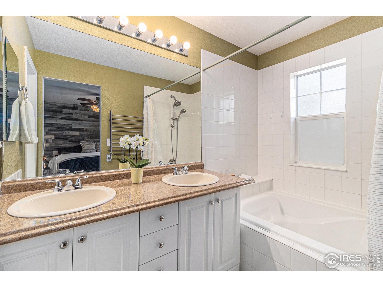 4005 Frederick Circle Longmont, CO 80503 - Photo 16 of 31 Primary bathroom