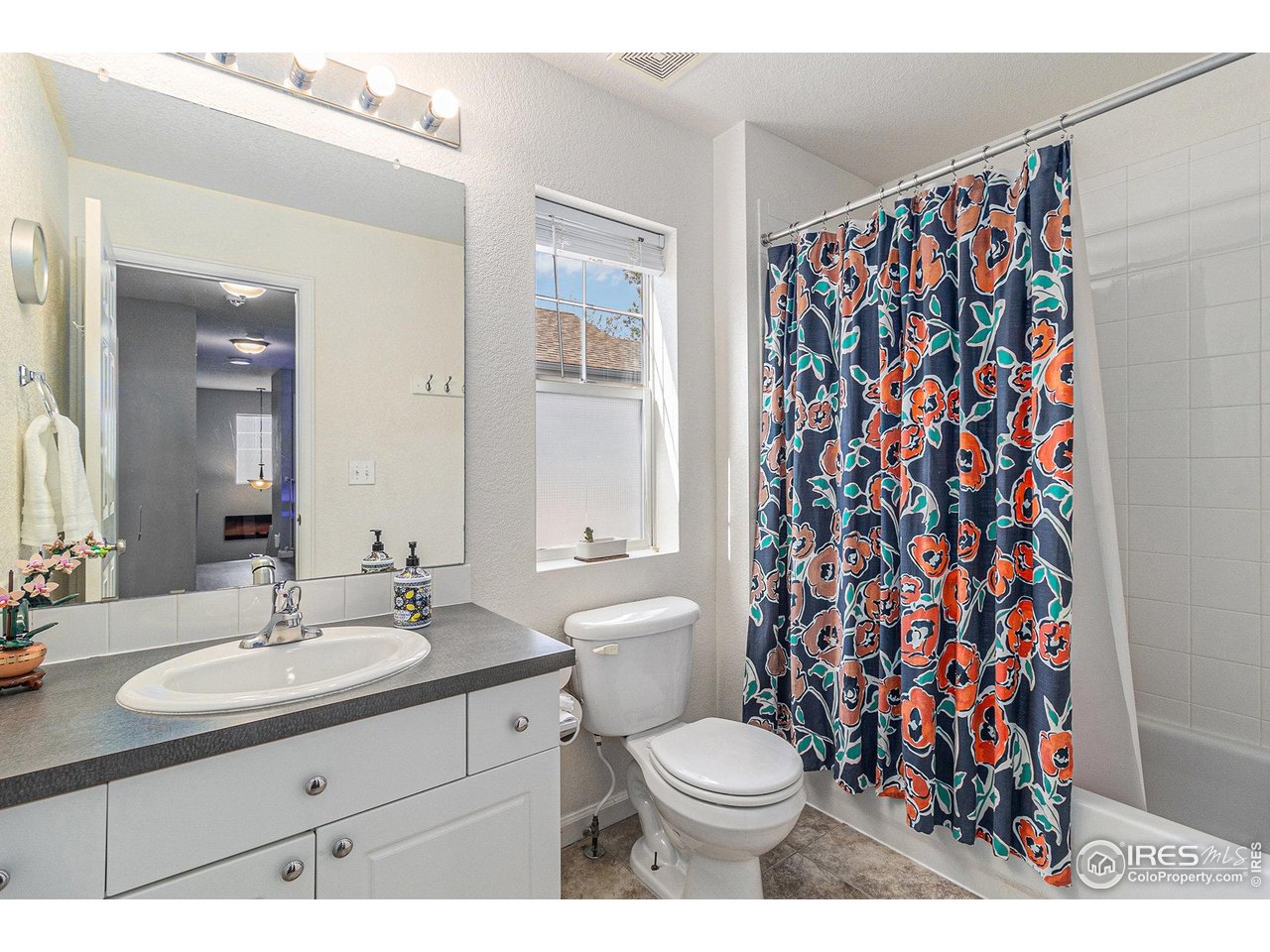 4005 Frederick Circle Longmont, CO 80503 - Photo 21 of 31 Second bathroom upstairs