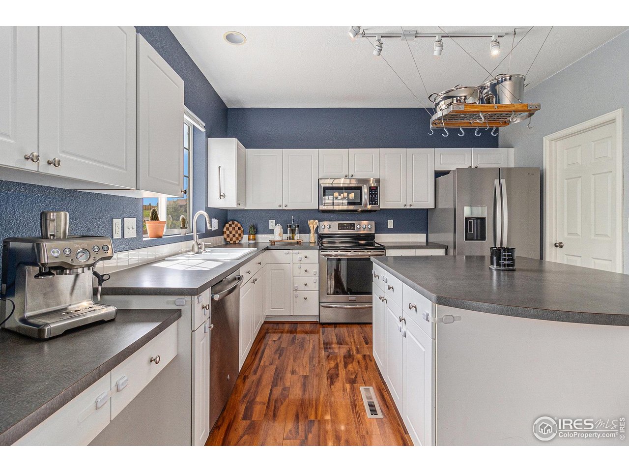 4005 Frederick Circle Longmont, CO 80503 - Photo 10 of 31