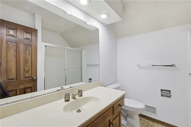 $350,000 | 11947 Harrison Drive, Kansas City, MO 64146