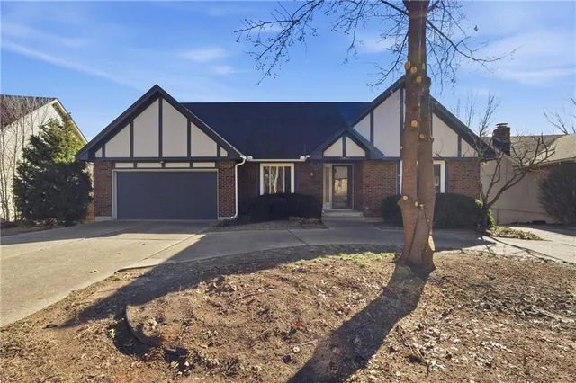 $350,000 | 11947 Harrison Drive, Kansas City, MO 64146