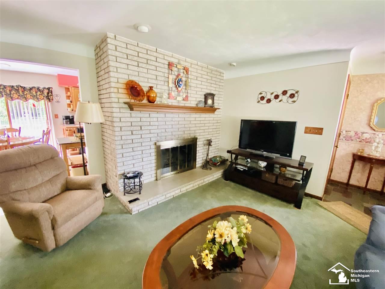 872 Ruff Drive Monroe, MI 48162 - Photo 4 of 26 50045118-3.JPG