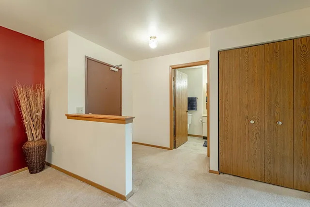 $190,000 | 1032 South Sunny Vale Lane, Unit F, Madison, WI 53713