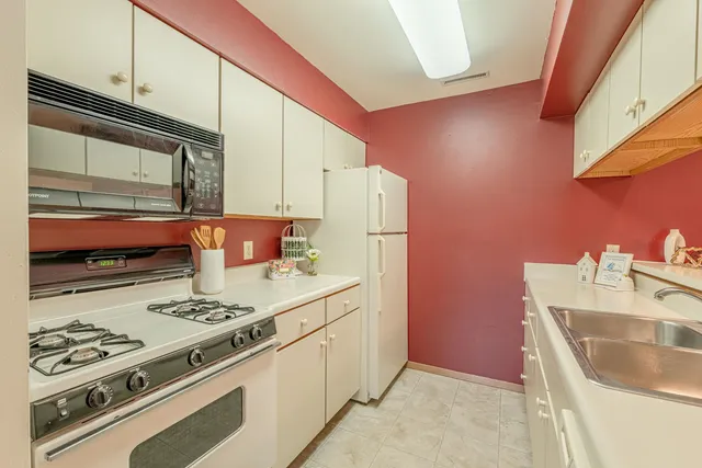 $190,000 | 1032 South Sunny Vale Lane, Unit F, Madison, WI 53713