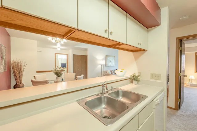 $190,000 | 1032 South Sunny Vale Lane, Unit F, Madison, WI 53713