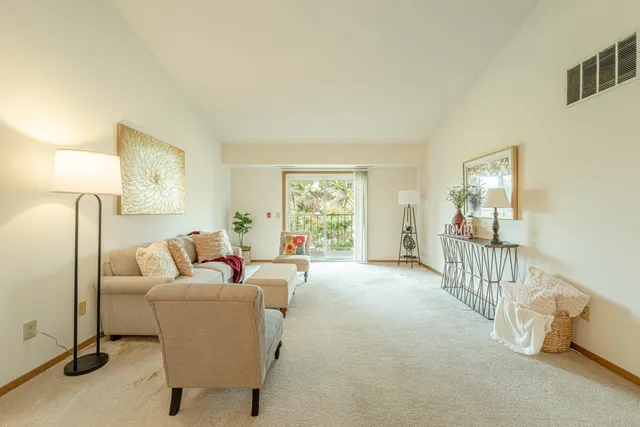 $190,000 | 1032 South Sunny Vale Lane, Unit F, Madison, WI 53713