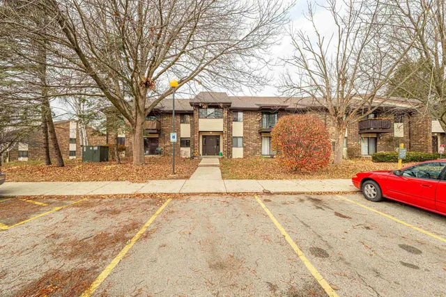 $190,000 | 1032 South Sunny Vale Lane, Unit F, Madison, WI 53713