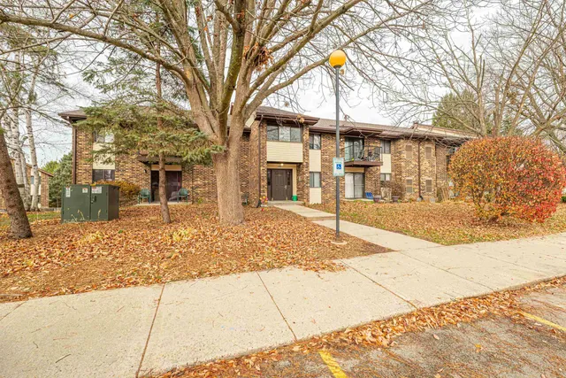 $190,000 | 1032 South Sunny Vale Lane, Unit F, Madison, WI 53713
