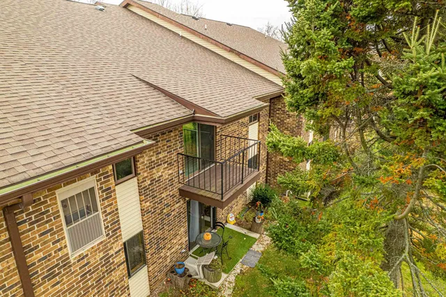 $190,000 | 1032 South Sunny Vale Lane, Unit F, Madison, WI 53713