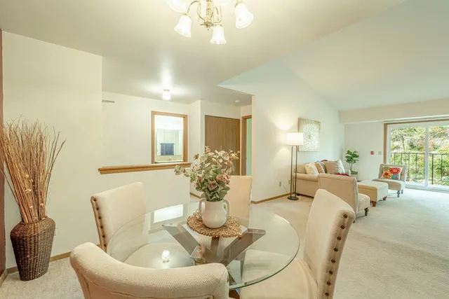 $190,000 | 1032 South Sunny Vale Lane, Unit F, Madison, WI 53713