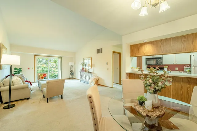 $190,000 | 1032 South Sunny Vale Lane, Unit F, Madison, WI 53713