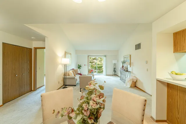 $190,000 | 1032 South Sunny Vale Lane, Unit F, Madison, WI 53713