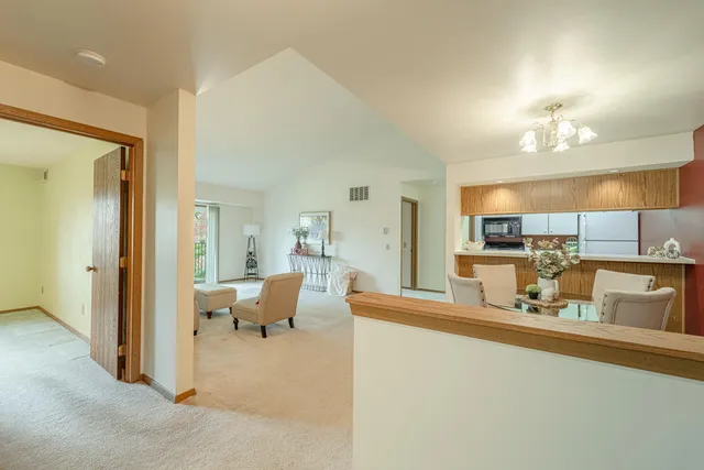 $190,000 | 1032 South Sunny Vale Lane, Unit F, Madison, WI 53713