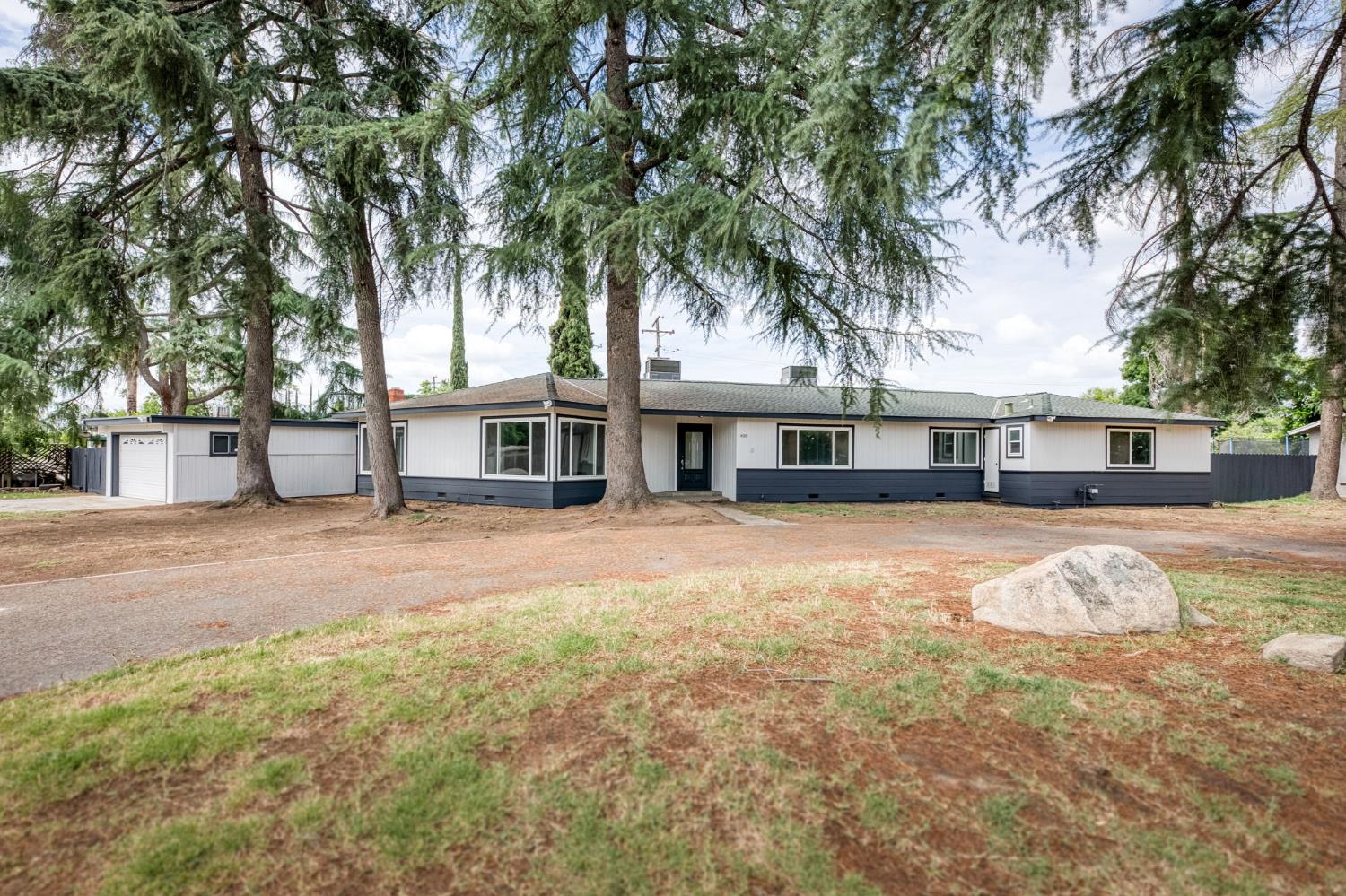 4205 Ralph Lane North Fresno, CA 93727 - Photo 7 of 59