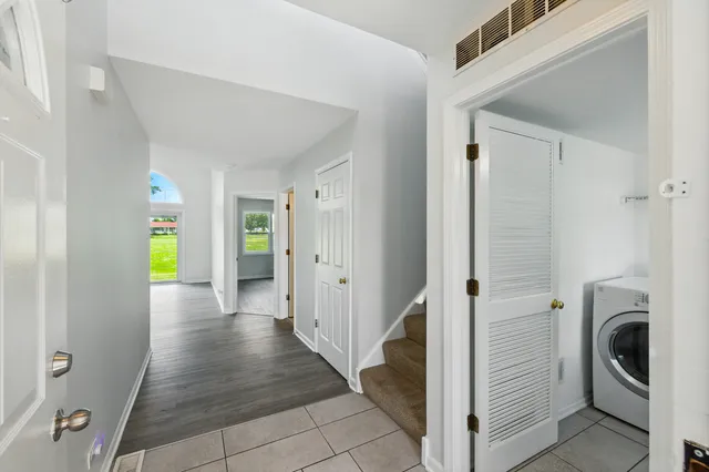 $369,900 | 720 Hoover Drive, Carol Stream, IL 60188