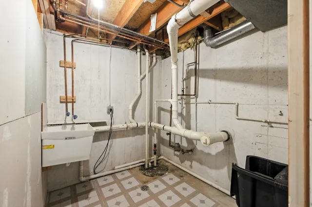 $369,900 | 720 Hoover Drive, Carol Stream, IL 60188