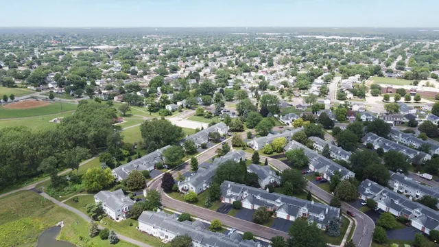 $369,900 | 720 Hoover Drive, Carol Stream, IL 60188