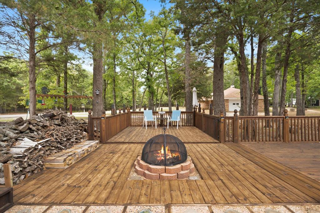 2526 Fox Point Circle Quinlan, TX 75474 - Photo 7 of 35 Relax and unwind here!
