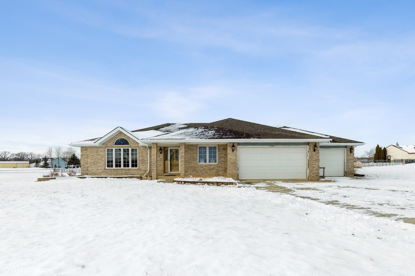 29460 South Wallingford Road Manhattan, IL 60442 - Photo 1 of 22 a front view of a house with a yard
