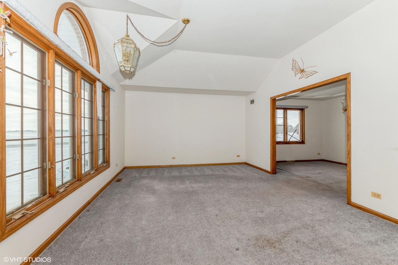 29460 South Wallingford Road Manhattan, IL 60442 - Photo 4 of 22 a view of a livingroom with a staircase