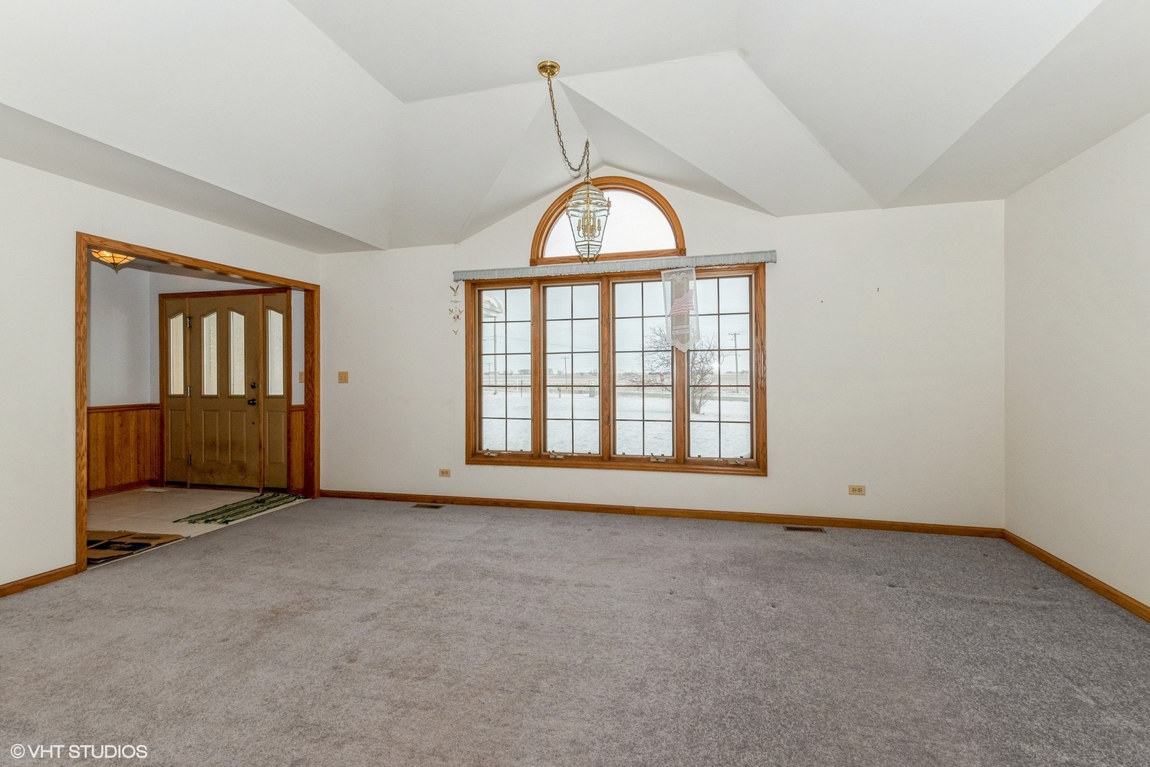 29460 South Wallingford Road Manhattan, IL 60442 - Photo 5 of 22 an empty room with windows