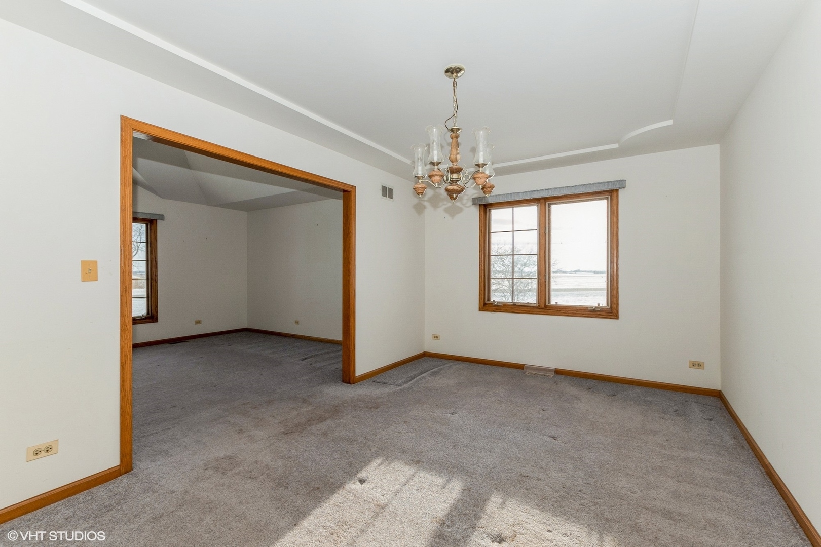 29460 South Wallingford Road Manhattan, IL 60442 - Photo 6 of 22 a view of a livingroom with a window