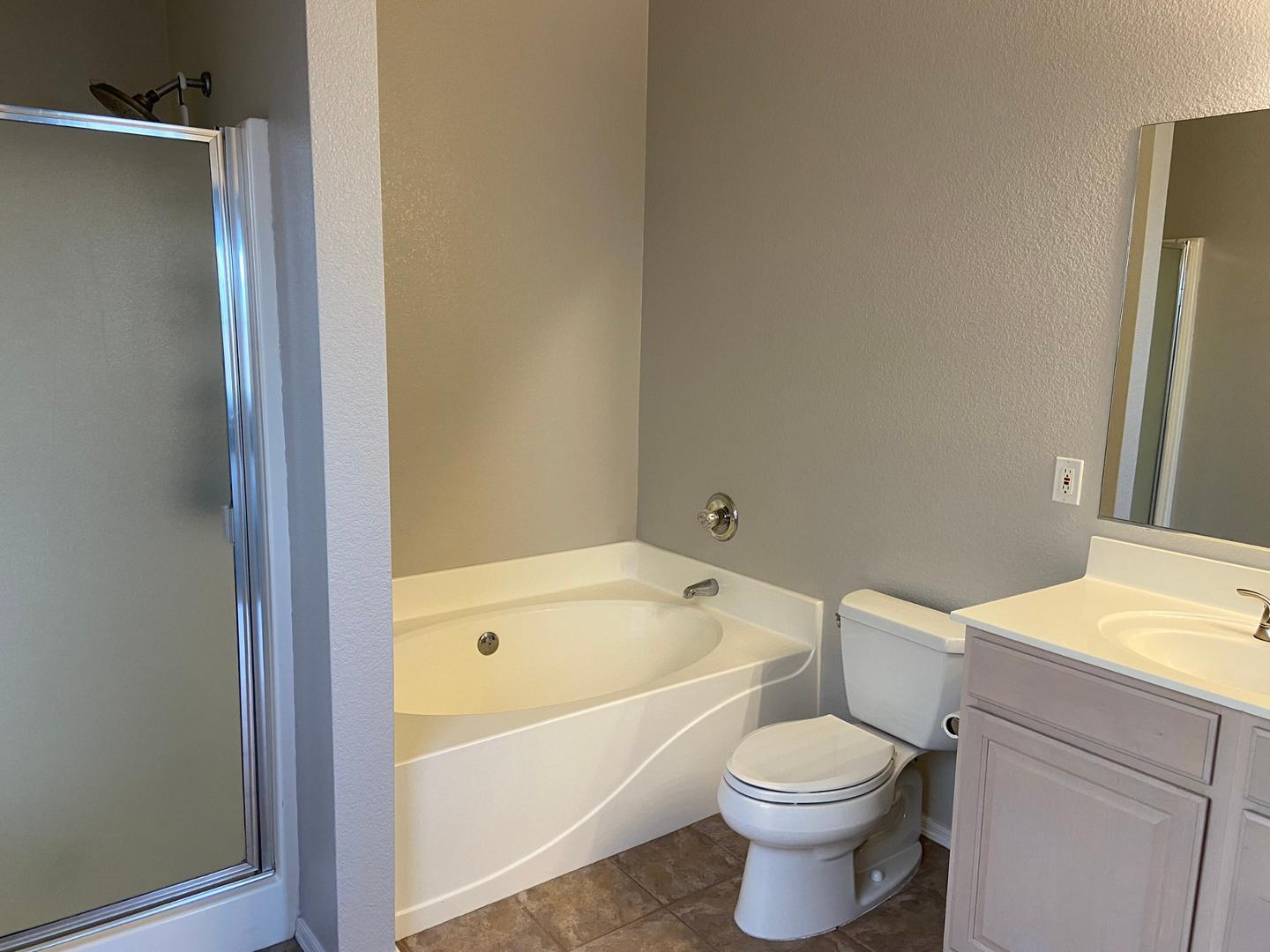 1330 East Pedro Road Phoenix, AZ 85042 - Photo 19 of 50 a bathroom with a sink toilet and bathtub